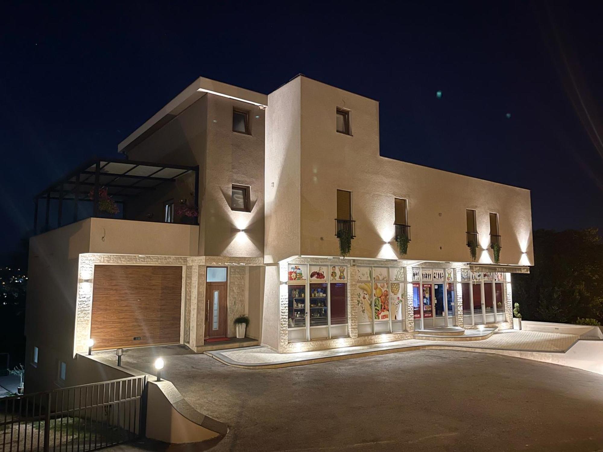 Apartments And Rooms Smile Mostar Exterior photo